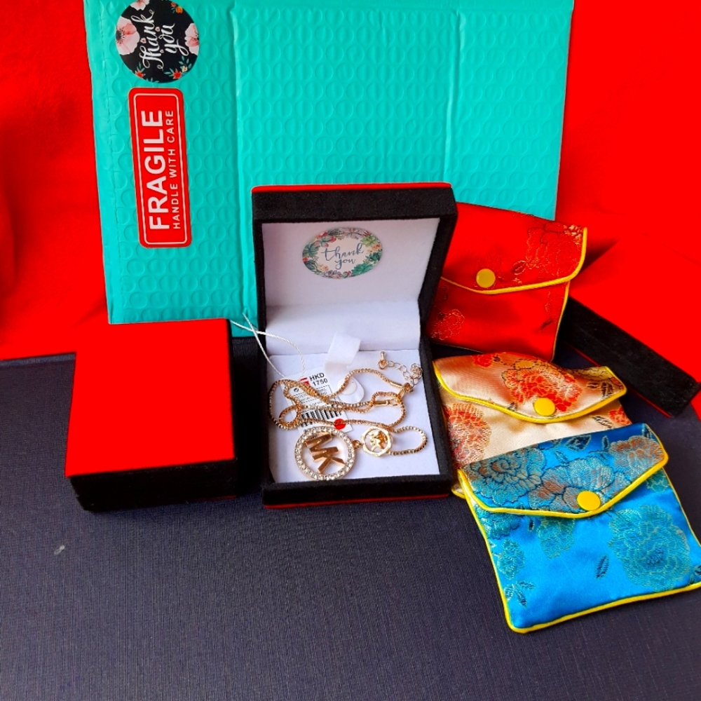 BEAUTIFUL VINTAGE JEWELRY SET